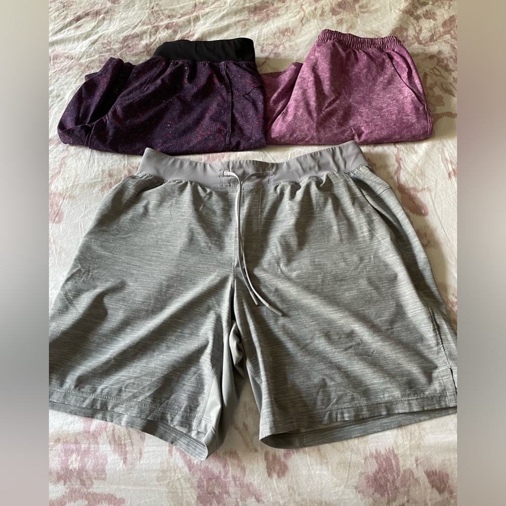 Men’s Lululemon Athletic Shorts (L)